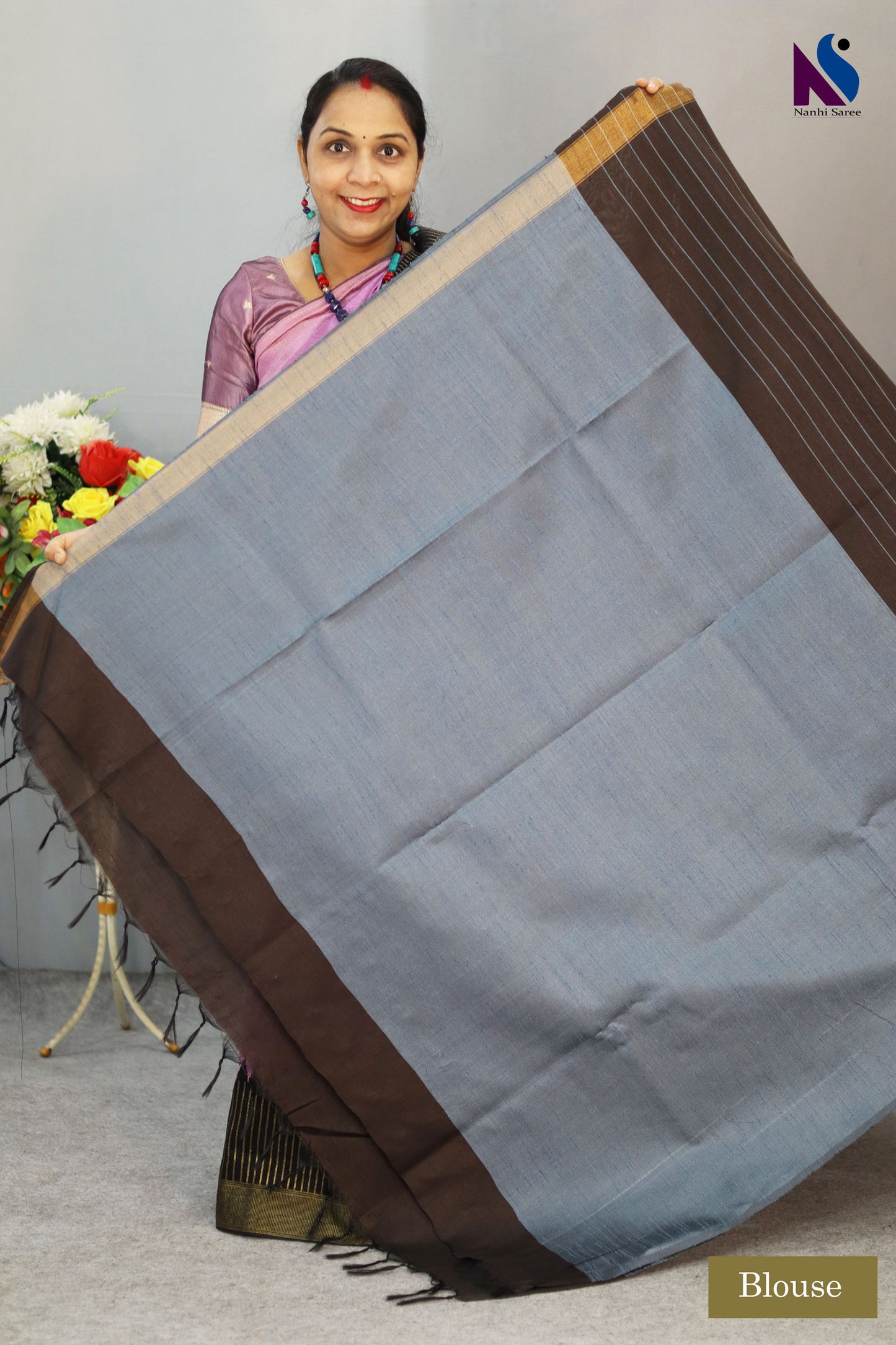 Timeless coffee shade paired with delicate craftsmanship in handloom saree