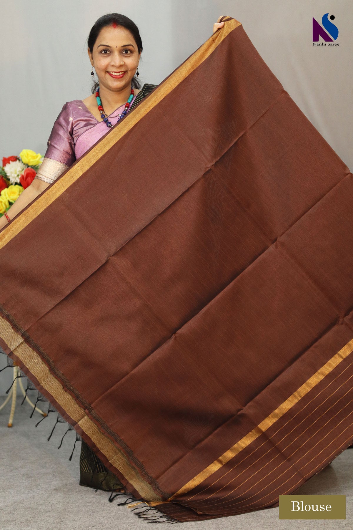 Elegant dark coffee shade designed with fine traditional handloom weaving saree