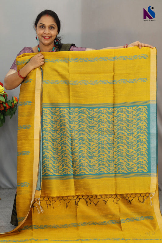 Understated beauty shines through this handloom saree in light yellow