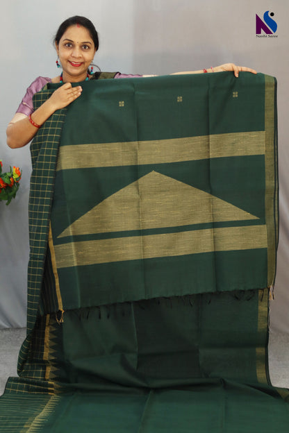 Deep earthy tones Dark green color saree and traditional weave in this handloom saree