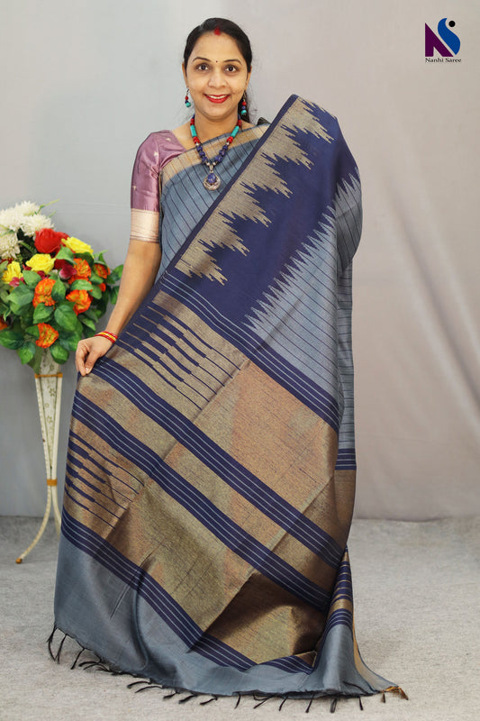 Intricate Fera border enhances the beauty of this handloom saree