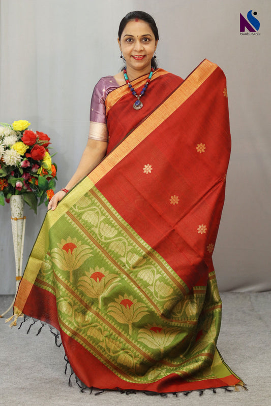 Rich red and mehendi tones paired with elegant handloom craftsmanship saree