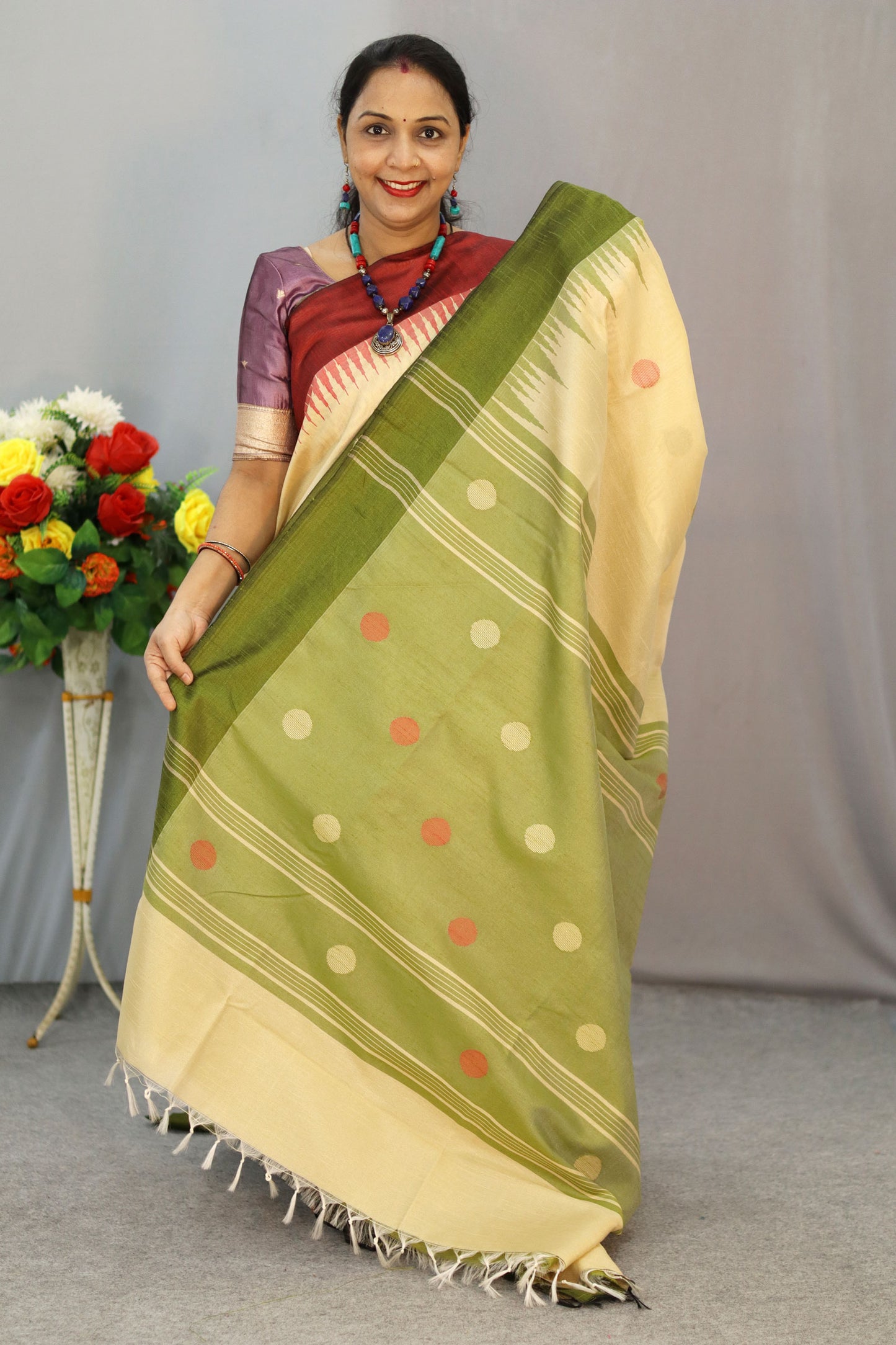 Elegant tussar colour and light mehendi art silk saree featuring classic contrast look