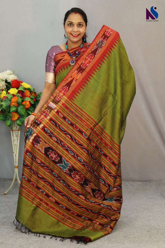 Heritage-style Pochampally pattern brought alive through mehendi color weaving