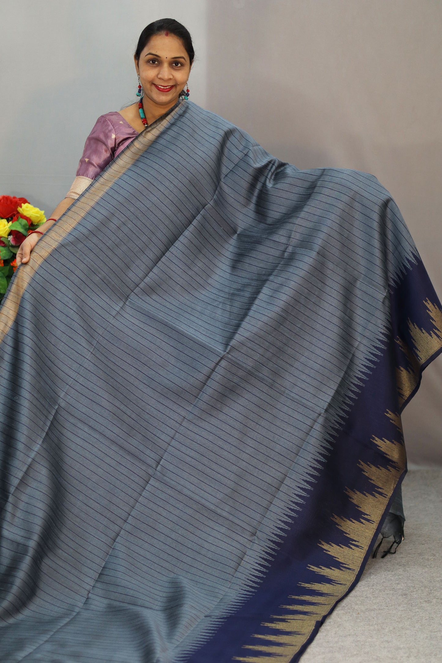 Elegant handloom saree featuring beautiful fera border design