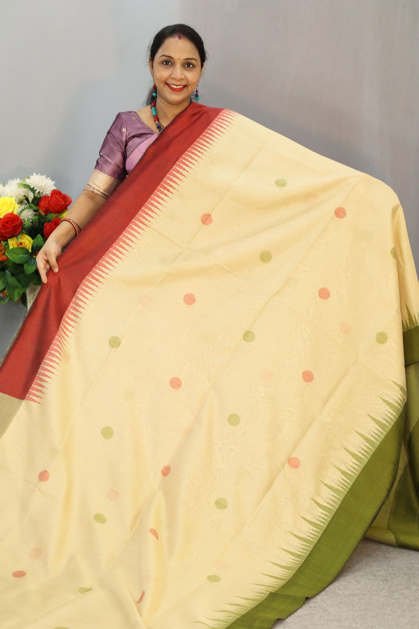 Elegant tussar colour and light mehendi art silk saree featuring classic contrast look