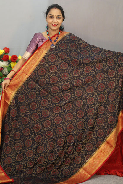 Graceful Poweloom soft Saree Featuring Stunning Beautiful Design