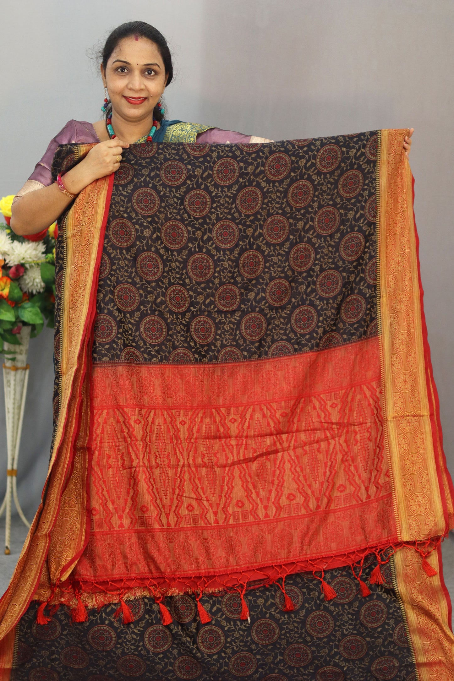 Graceful Poweloom soft Saree Featuring Stunning Beautiful Design