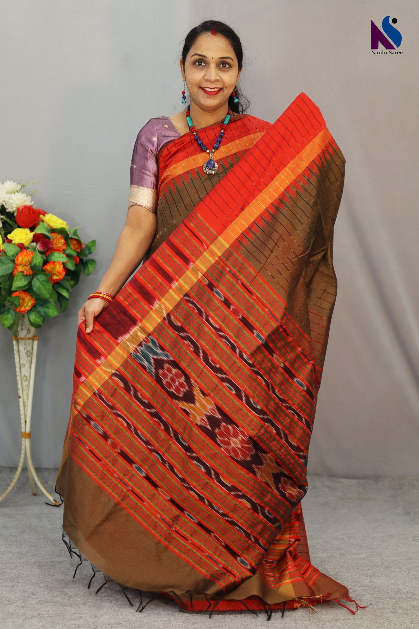 A striking mix of brown color and red color in Pochampally handloom saree