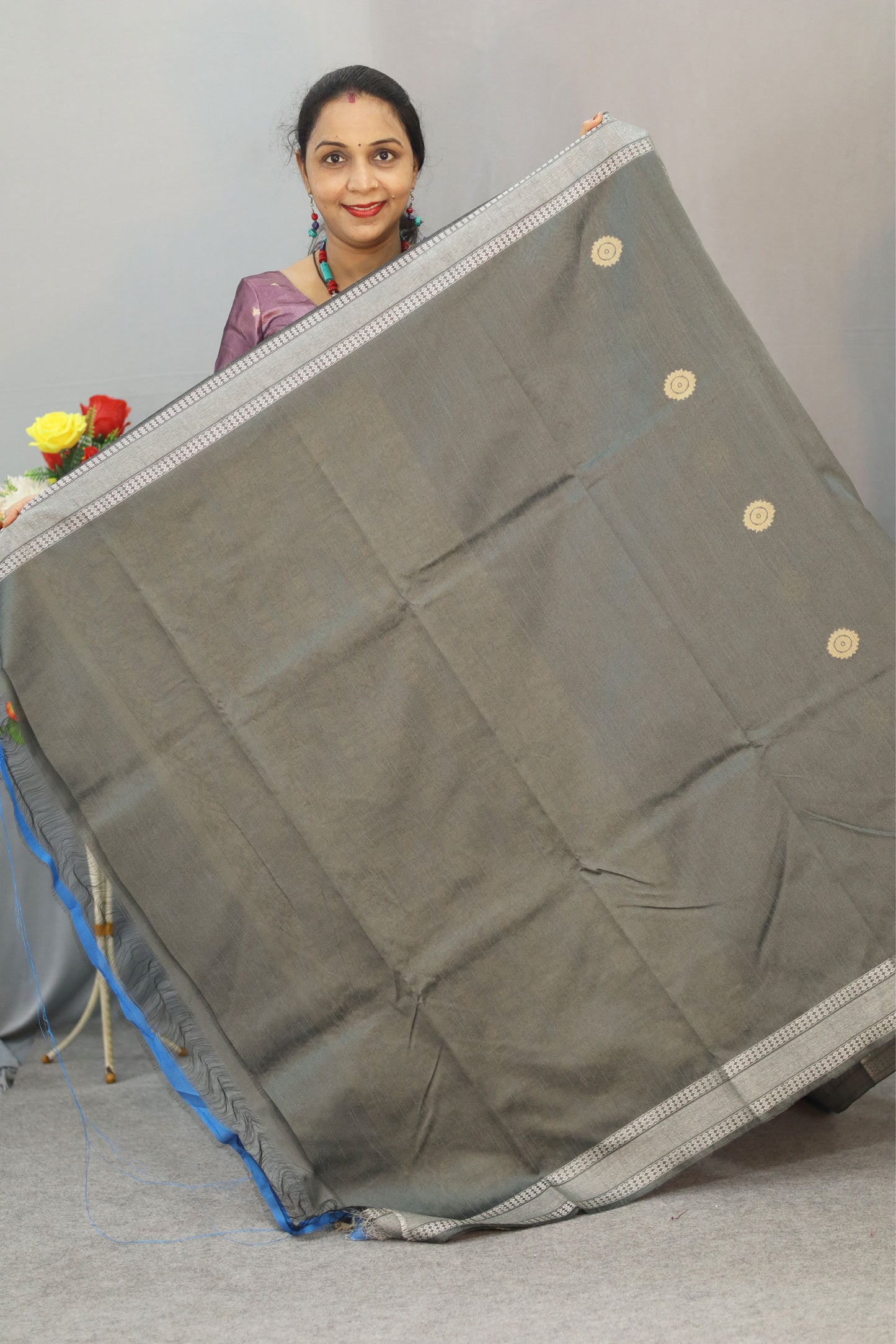 Light Grey Saree Crafted with Handwoven Powerloom Elegance