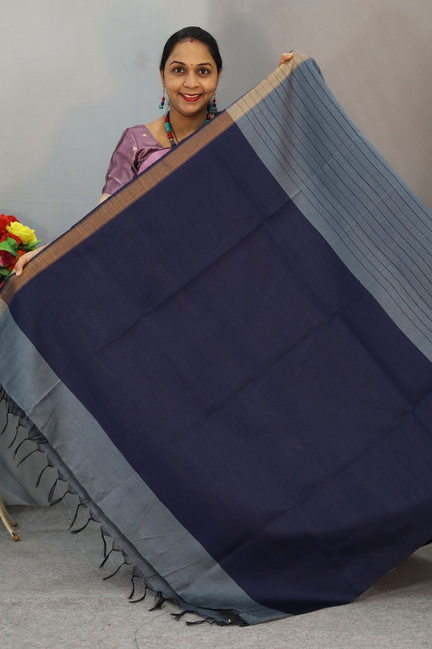 Elegant handloom saree featuring beautiful fera border design