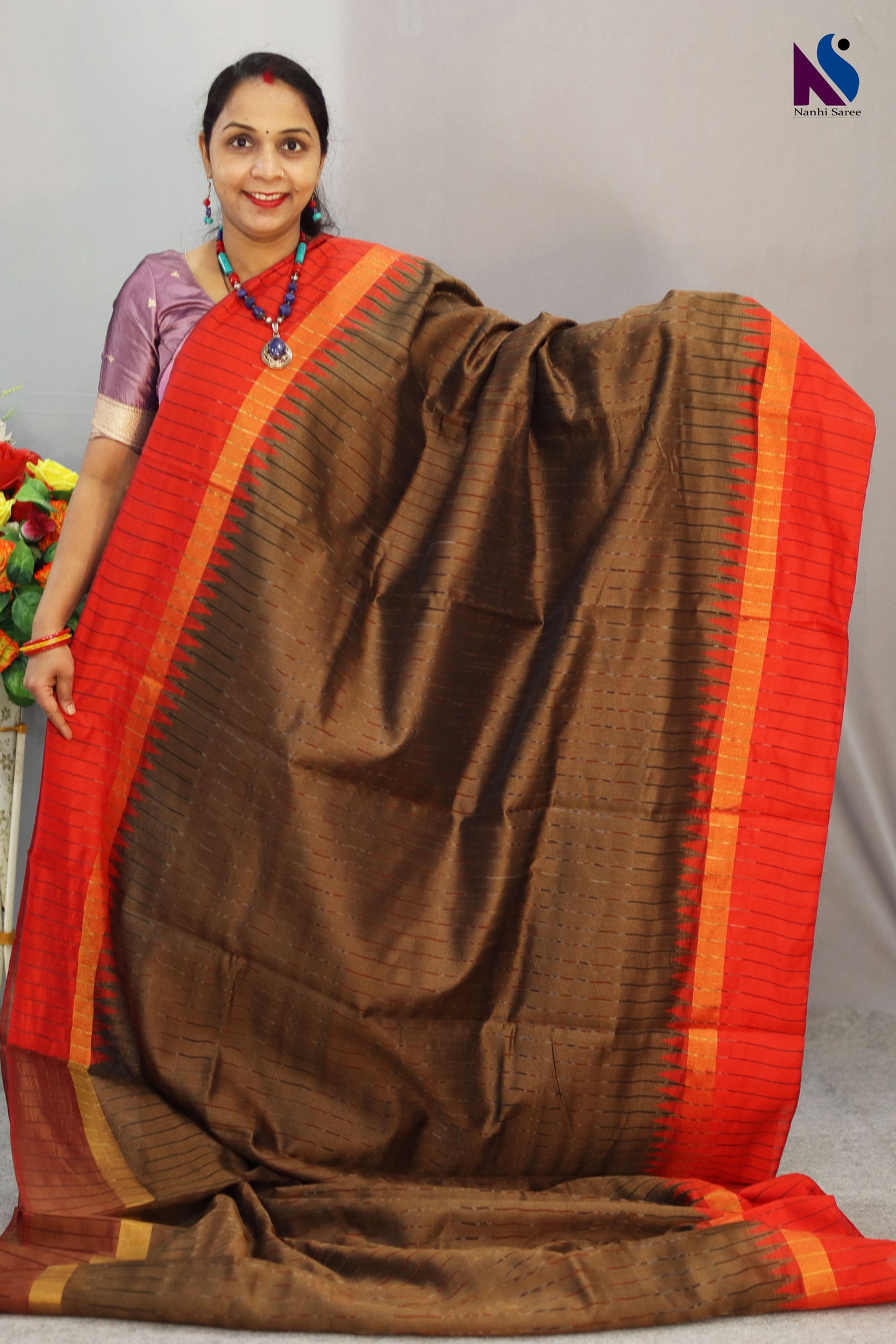 A striking mix of brown color and red color in Pochampally handloom saree