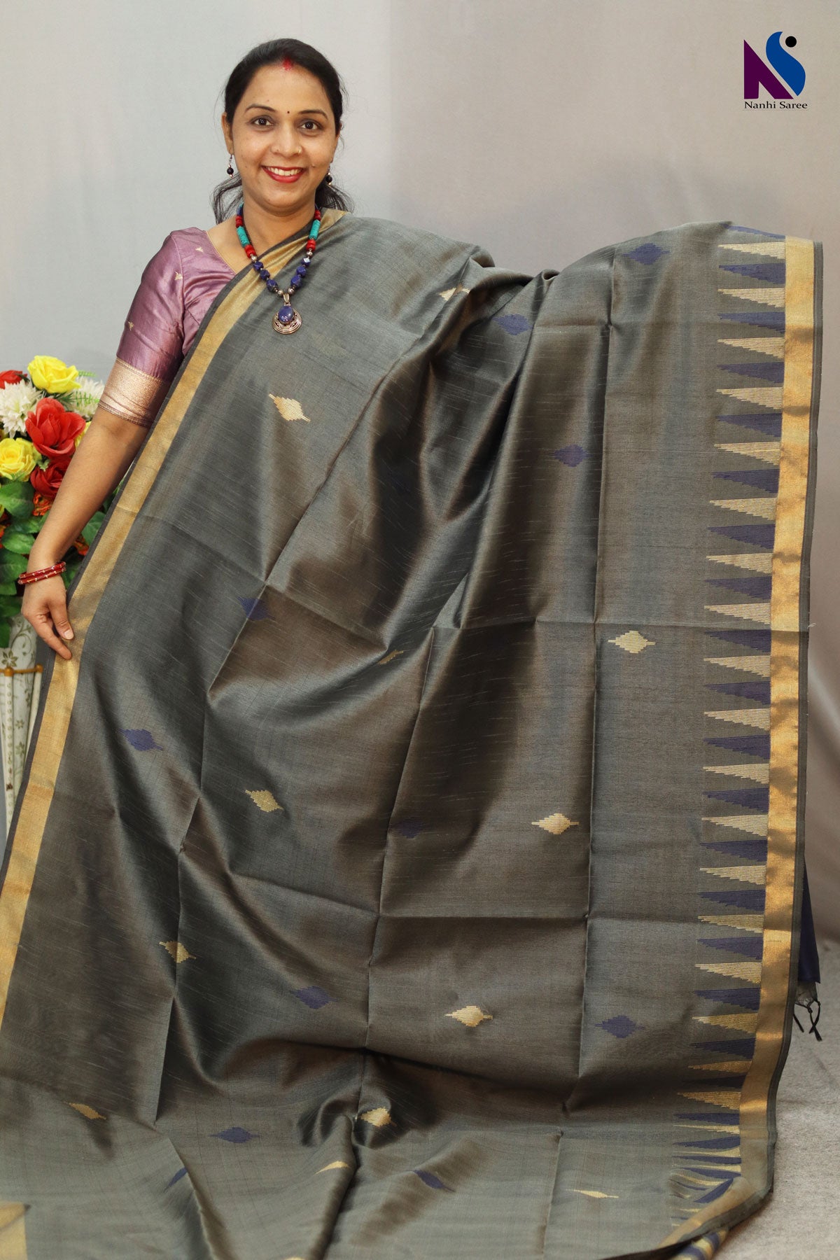 Smoky dark grey hue crafted in a finely detailed handloom weave