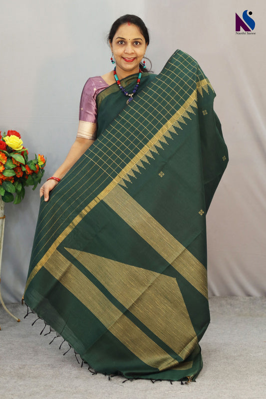 Deep earthy tones Dark green color saree and traditional weave in this handloom saree