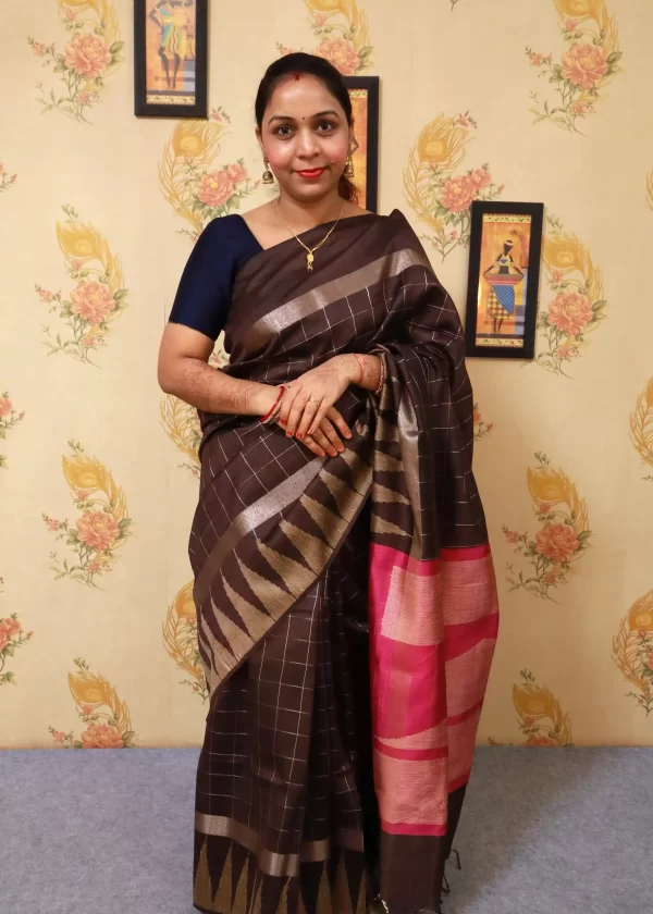Graceful Dark Brown Saree with Beautifully Designed Pink Pallu"Art Silk"