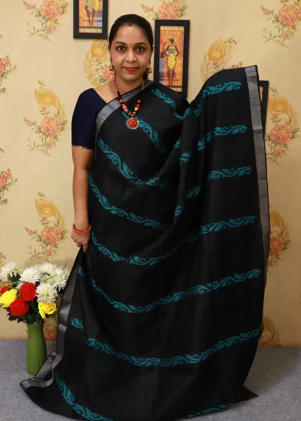 "Graceful handloom saree, exuding charm in classic black." - Image 2