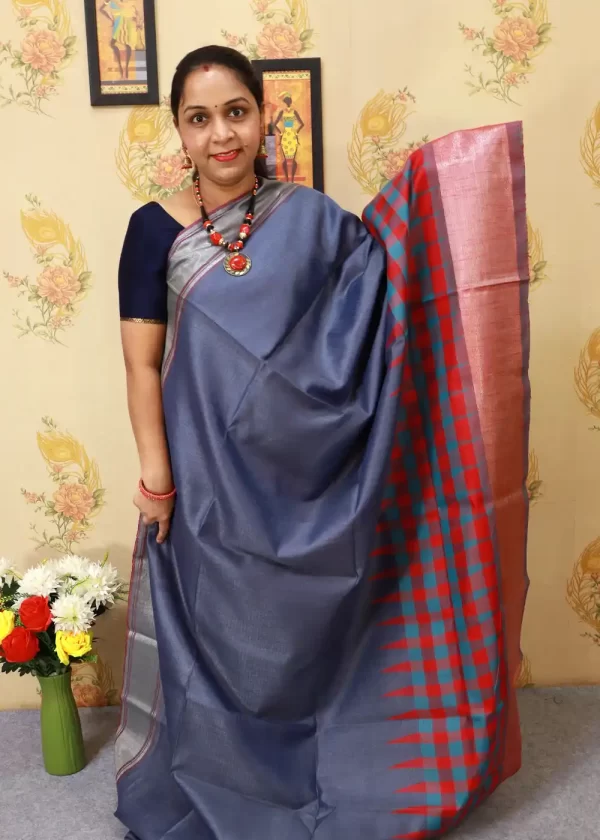 Hand-woven saree, crafted with elegance in navy grey. - Image 2