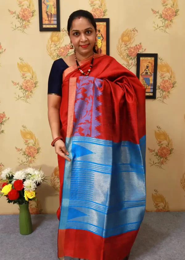 Graceful handloom saree, radiating charm in deep red."
