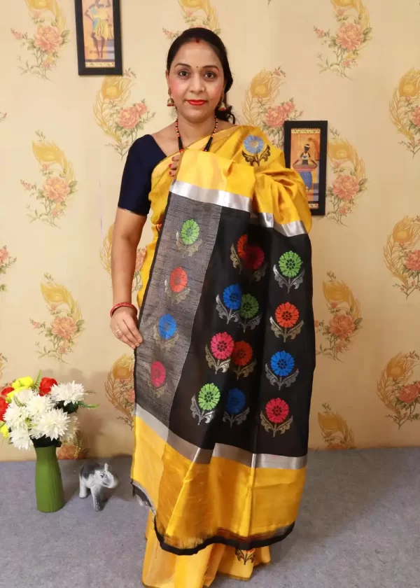 Radiant yellow art silk saree with graceful pallu design. - Image 2