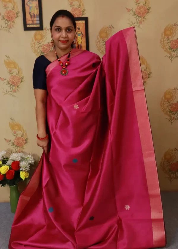 "Beautiful pink hand-woven saree, crafted with fine artistry." - Image 2