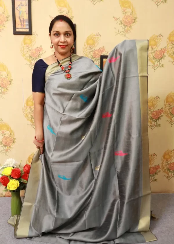 Elegant Grey Saree | Handwoven Art Silk for Every Occasion - Image 2